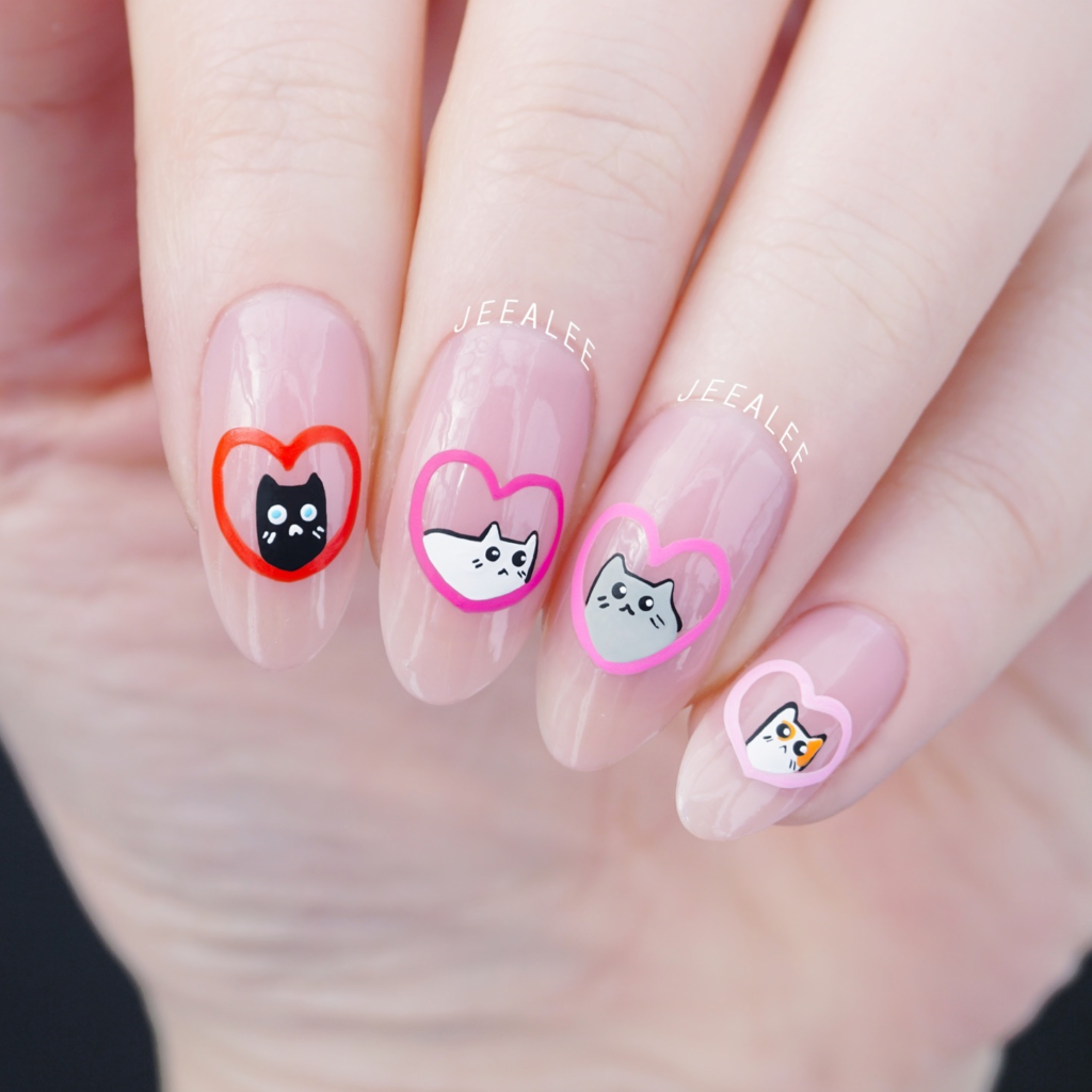 Short Valentine’s Day nail designs