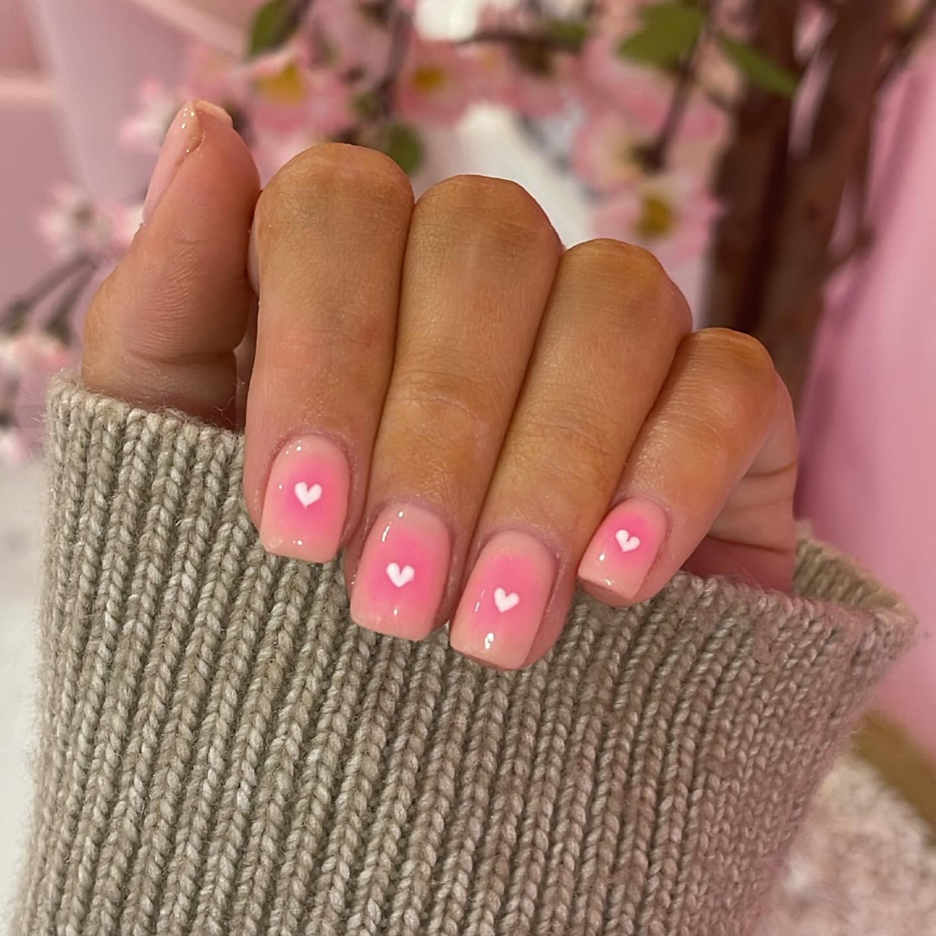 Short Valentine’s Day nail designs