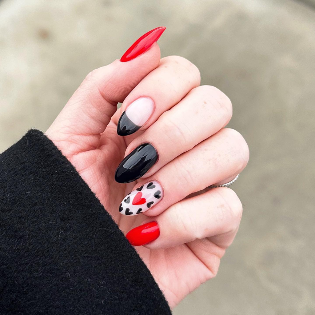 Short Valentine’s Day nail designs