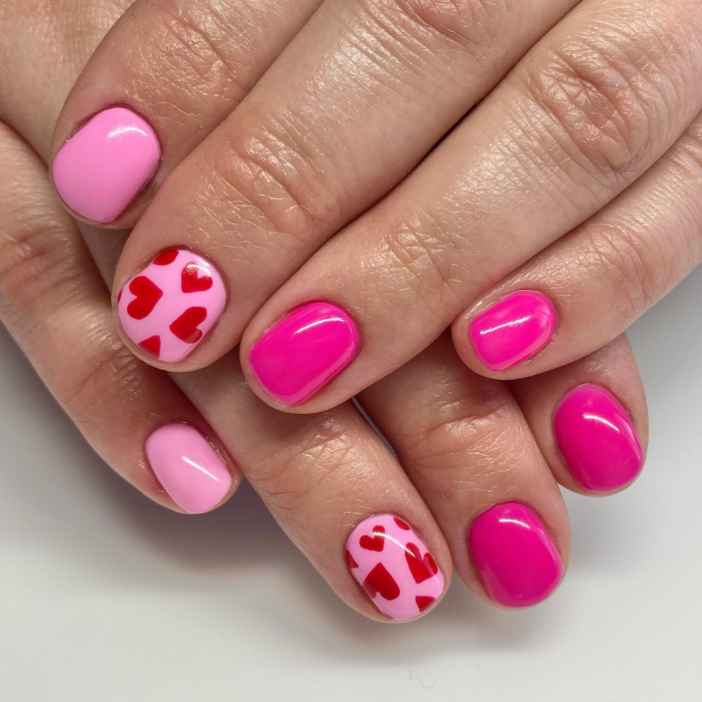 Short Valentine’s Day nail designs